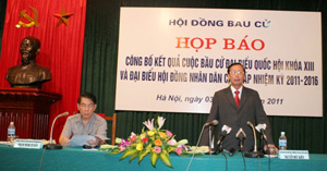 Phó Chủ tịch Quốc hội Nguyễn Đức Kiên phát biểu tại buổi họp báo. 
