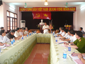 Đồng chí Đinh Duy Sơn, Phó Chủ tịch HĐND tỉnh phát biểu kết luận buổi giám sát tại huyện Lương Sơn.
