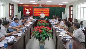 Đồng chí Đinh Duy Sơn - Phó Chủ tịch HĐND tỉnh phát biểu kết luận tại buổi giám sát tình hình KT-XH 6 tháng đầu năm 2011 tại Sở KH-ĐT.