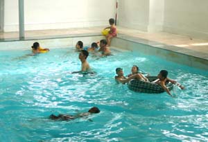 Dạy bơi cho trẻ là giải pháp hữu hiệu phòng ngừa tử vong do đuối nước gây ra.