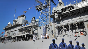 Hải quân Mỹ trên tàu USS Monterey.