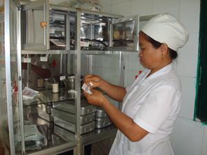 Trạm y tế xã Phong Phú được đầu tư các trang thiết bị thiết yếu giúp người dân thuận tiện tiếp cận các dịch vụ KHHGĐ.