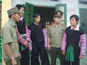 Lực lượng công an xã Hang Kia ( Mai Châu) phát huy vai trò chủ đạo trong tuyên truyền xây dựng địa bàn xã không ma túy.

