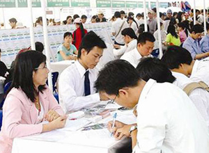 Trung tâm giới thiệu việc làm thanh niên TP Hồ Chí Minh tổ chức sàn giao dịch thị trường lao động (một mô hình CCHC tại TP Hồ Chí Minh).