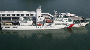 Tàu hải tuần 31 của Trung Quốc đậu tại Singapore ngày 20-6 - Ảnh: Reuters
