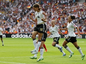Các cầu thủ Đức ăn mừng thắng lợi.