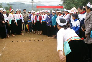 Người dân xã Ngân Nghĩa (Lạc Sơn) thường xuyên tổ chức các trò chơi dân gian trong các lễ hội của vùng mường Vang.
ảnh: HD