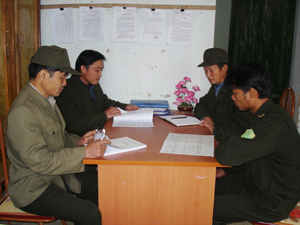 Công an xã Đồng Môn (Lạc Thủy) phối hợp với lực lượng công an các xã lân cận giải quyết các vấn đề phát sinh xảy ra trên địa bàn.