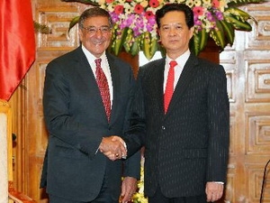 Thủ tướng Nguyễn Tấn Dũng tiếp Bộ trưởng Quốc phòng Hoa Kỳ Leon Panetta.
