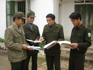 Lực lượng Công an xã Đồng Môn (Lạc Thủy) triển khai kế hoạch giữ gìn an ninh trật tự trên địa bàn, kiềm chế và làm giảm sự phát sinh tội phạm và TNXH.