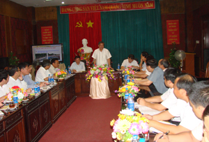 Đồng chí Hoàng Việt Cường, Bí thư Tỉnh ủy phát biểu ý kiến tại buổi làn việc với ngành VH-TT&DL.