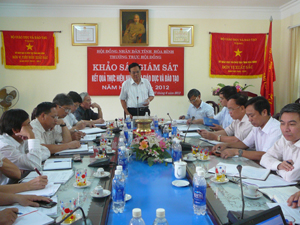Đồng chí Đinh Duy Sơn, Phó Chủ tịch HĐND tỉnh phát biểu kết luận buổi giám sát tại Sở GD&ĐT.