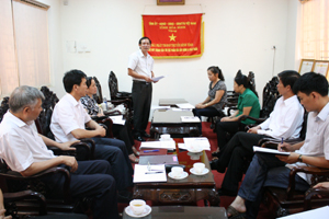 Lãnh đạo Đảng ủy Khối các cơ quan tỉnh phát biểu tại buổi kiểm tra tại Đài PT-TH tỉnh.