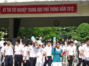 Thí sinh dự kỳ thi tốt nghiệp THPT năm 2012 tại Đà Nẵng. (Ảnh: Khánh Hiền).
