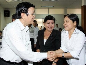Chủ tịch nước Trương Tấn Sang tiếp xúc cử tri quận 1, TP Hồ Chí Minh. (Ảnh: Thanh Vũ/TTXVN)