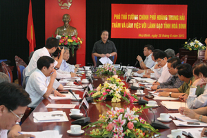 Phó Thủ tướng Chính phủ Hoàng Trung Hải phát biểu kết luận buổi làm việc với lãnh đạo tỉnh.
