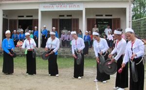 Hội viên NCT huyện Kim Bôi tổ chức hoạt động giao lưu VH-VN chào mừng kỷ niệm 72 năm ngày truyền thống NCT Việt Nam.