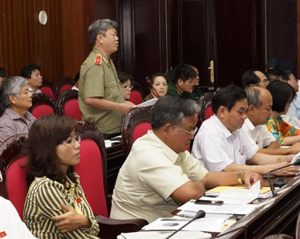 Ðại biểu Quốc hội tỉnh Quảng Ninh phát biểu ý kiến thảo luận tại Hội trường.