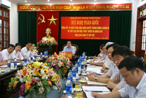 Đồng chí Nguyễn Văn Quang, Phó Bí thư TT Tỉnh ủy, Chủ tịch HĐND tỉnh và đại diện các ban, ngành, đoàn thể của tỉnh tham dự hội nghị trực tuyến.