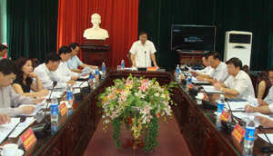 Đồng chí Hoàng Việt Cường, Bí thư Tỉnh ủy phát biểu ý kiến chỉ đạo tại cuộc họp.