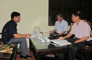Cán bộ UBKT Huyện ủy Lạc Thủy thường xuyên trao đổi nghiệp vụ nhằm nâng cao chất lượng, hiệu quả công tác KTGS.