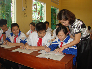Từng là giáo viên dạy giỏi cấp tỉnh, cô giáo Phạm Thị Thu Hằng (môn toán, THCS Lê Quý Đôn) có nhiều đóng góp trong bồi dưỡng học sinh giỏi cấp thành phố, cấp tỉnh và toàn quốc.