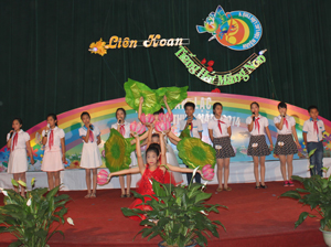 Tiết mục “Ai yêu Bác Hồ Chí Minh hơn thiếu niên nhi đồng” của đơn vị thị trấn Mường Khến đoạt giải nhất Hội thi.