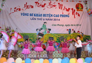 Một tiết mục tham gia liên hoan tiếng hát măng non huyện Cao Phong năm 2014.