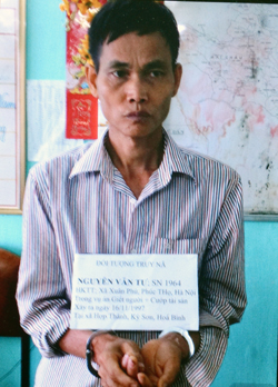 Đối tượng Nguyễn Văn Tư bị lực lượng Cảnh sát truy nã - Công an tỉnh bắt sau 17 năm lẩn trốn.