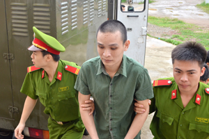 Với hành vi hiếp dâm trẻ em, Ninh Văn Quyền phải nhận mức án 8 năm tù.