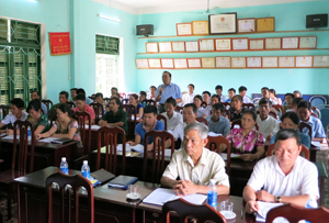 Cán bộ hội, đoàn thể xã Tu Lý (Đà Bắc) tham dự tập huấn nâng cao năng lực tư vấn pháp luật ở cơ sở. 


