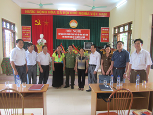 Đại biểu HĐND tỉnh gặp gỡ, tiếp xúc với cử tri xã Mỹ Thành (Lạc Sơn).


