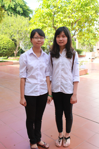 2 em Thuỳ Trinh (phải ảnh) và em Thảo Nguyên (trái ảnh), học sinh trường THPT chuyên Hoàng Văn Thụ là những thí sinh đạt điểm cao nhất, nhì tỉnh kỳ thi tốt nghiệp THPT năm 2014.

        
