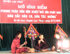 Ra mắt mô hình điểm về giữ gìn phát huy bản sắc dân ca dân tộc Mường tại xã An Lạc, huyện Lạc Thủy.
