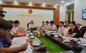 Đồng chí Nguyễn Văn Quang, Phó Bí thư Tỉnh ủy, Chủ tịch UBND tỉnh và các đại biểu tại điểm cầu tỉnh Hòa Bình.