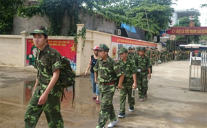 Hành quân về đơn vị - trải nghiệm đầu tiên của các học viên trong chương trình “Học kỳ quân đội”. 

 

