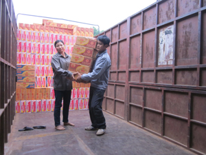 Hàng hoá thiết yếu phục vụ công tác cứu trợ vùng thiên tai đã được Công ty CPTM Định Nhuận nhập dự trữ đảm bảo.