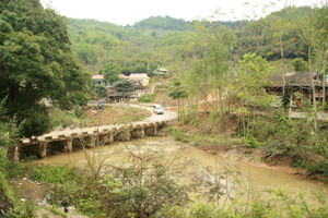 Hệ thống cầu, đường xã Phúc Sạn (Mai Châu) từng bước được đầu tư  nâng cấp, đảm bảo an toàn giao thông trong mùa mưa lũ.