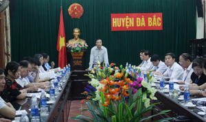 Đồng chí Hoàng Văn Tứ, UVBTV Tỉnh ủy, Phó Chủ tịch HĐND tỉnh kết luận hội nghị giám sát tình hình thực hiện nhiệm vụ phát triển KT-XH những tháng đầu năm 2016 tại huyện Đà Bắc của Thường trực HĐND tỉnh.

