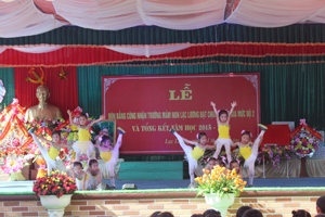 Các cháu trường mầm non xã Lạc Lương (Yên Thuỷ) thường xuyên được tham gia các hoạt động vận động tăng cường thể chất, tinh thần.