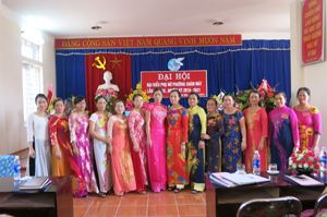 Ban Chấp hành Hội Phụ nữ phường Chăm Mát khóa XXI, nhiệm kỳ 2016 - 2021 ra mắt trước Đại hội.