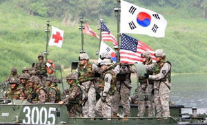 Quân đội Hàn Quốc và Mỹ tham gia diễn tập chung. Ảnh: dailymail.co.uk.