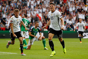 Gomez cho thấy Đức cần một trung phong đích thực. Ảnh: Reuters.