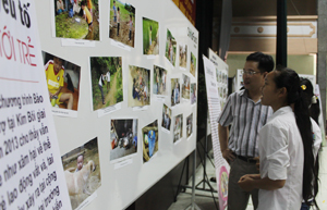 Trẻ em xã Đú Sáng, huyện Kim Bôi được trang bị các kiến thức về phòng tránh tai nạn thương tích tại các buổi truyền thông bằng hình ảnh trực quan sinh động.