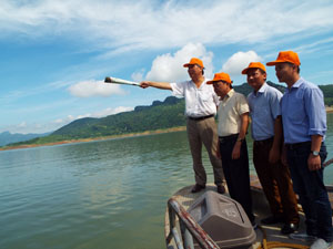 Đoàn công tác khảo sát điểm du lịch Đảo Sung, xã Tiền Phong, Đà Bắc.