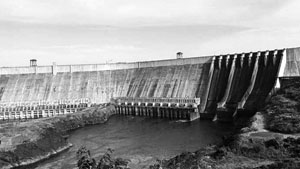 Đập thủy điện Gu-ri trên sông Ca-rô-ni ở Vê-nê-xu-ê-la. Ảnh AP