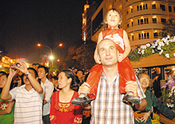 Du khách nước ngoài ấn tượng với hình ảnh một Việt Nam năng động, phát triển và thân thiện