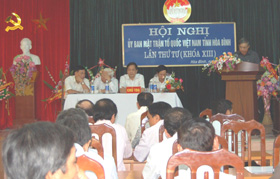 Đồng chí Bùi Ngọc Đảm, Phó Chủ tịch Thường trực UBND tỉnh thông báo tình hình phát triển KT-XH tỉnh 6 tháng đầu năm