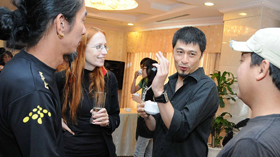 Đạo diễn Charlie Nguyễn (thứ ba từ trái qua) trao đổi với các thành viên tham dự Hội thảo điện ảnh Đông Nam Á thường niên lần thứ 6 tại TP.HCM