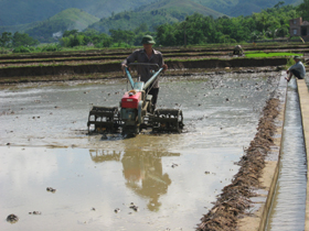 Nhân dân xã Thượng Bì đầu tư 69 máy cày bừa phục vụ sản xuất nông nghiệp.